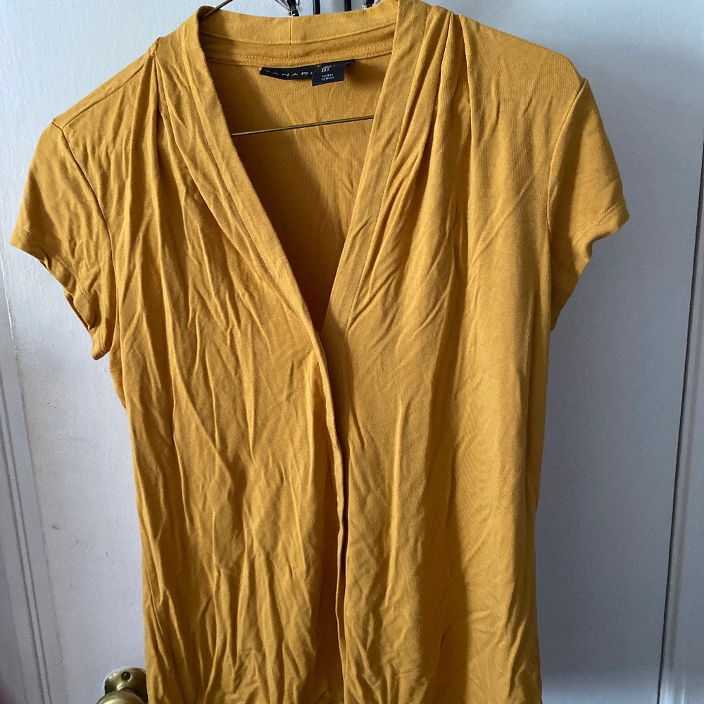 Tahari rayon/viscose mustard colour size S T-shirt